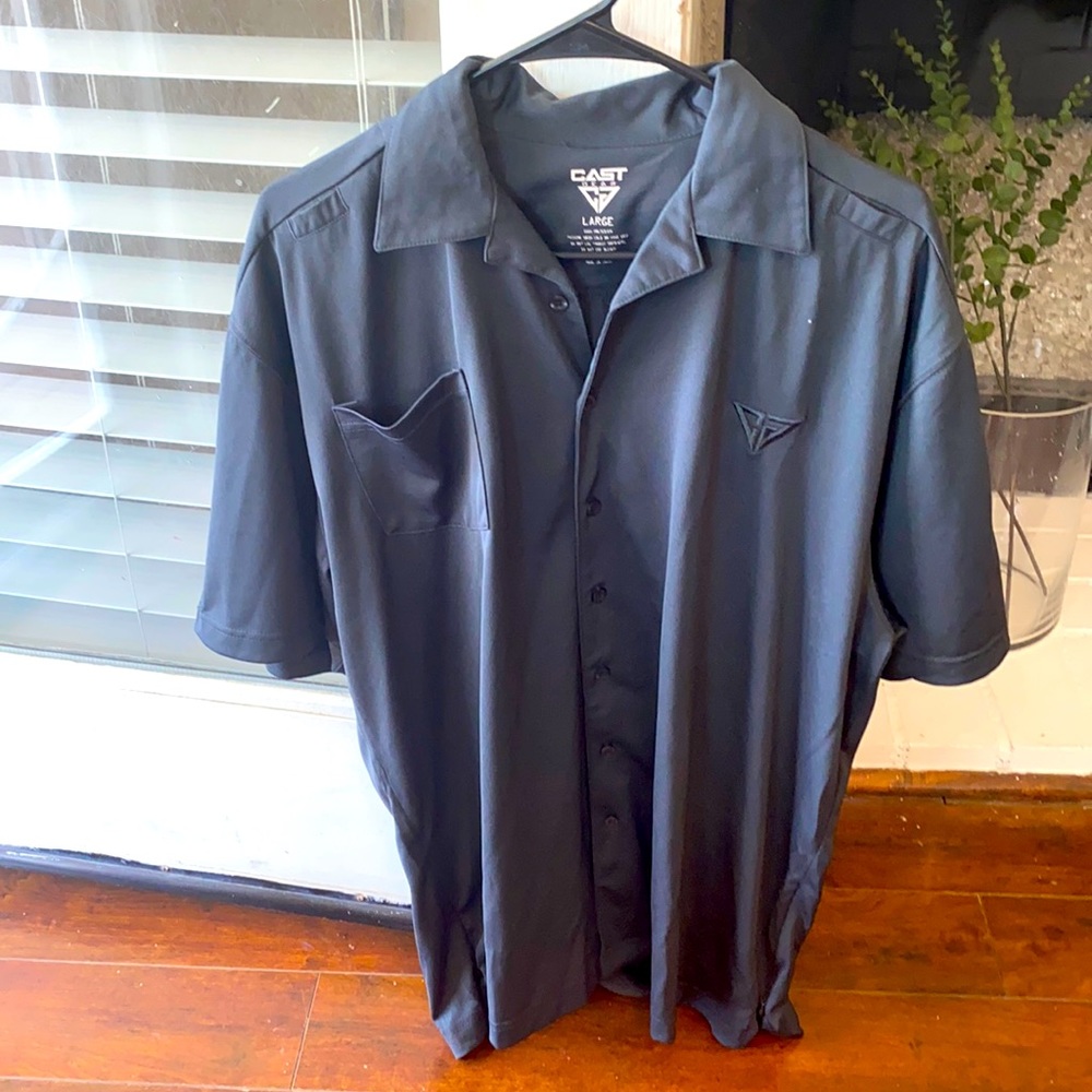 Cast gear Men’s large gray button down shirt
